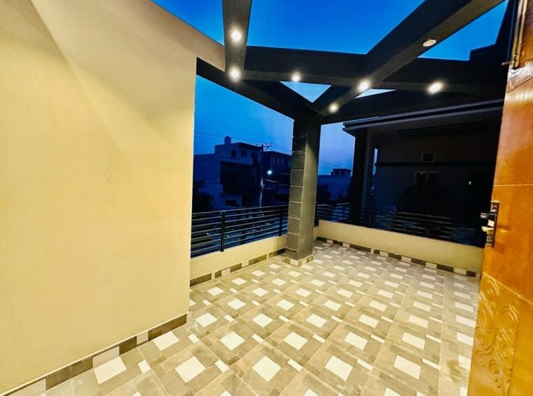 10 Marla Brand New House For Sale in Central Park Lahore G Block (18)