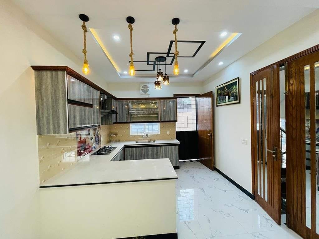 10m House for sale in Central Park (16)