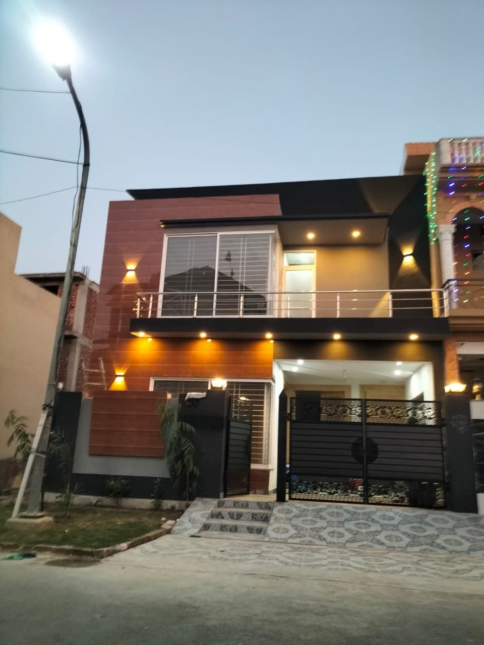 5 Marla Modern Design House in Central Park Lahore (1)