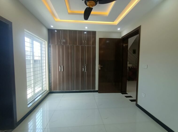 5 Marla Modern Design House in Central Park Lahore (11)